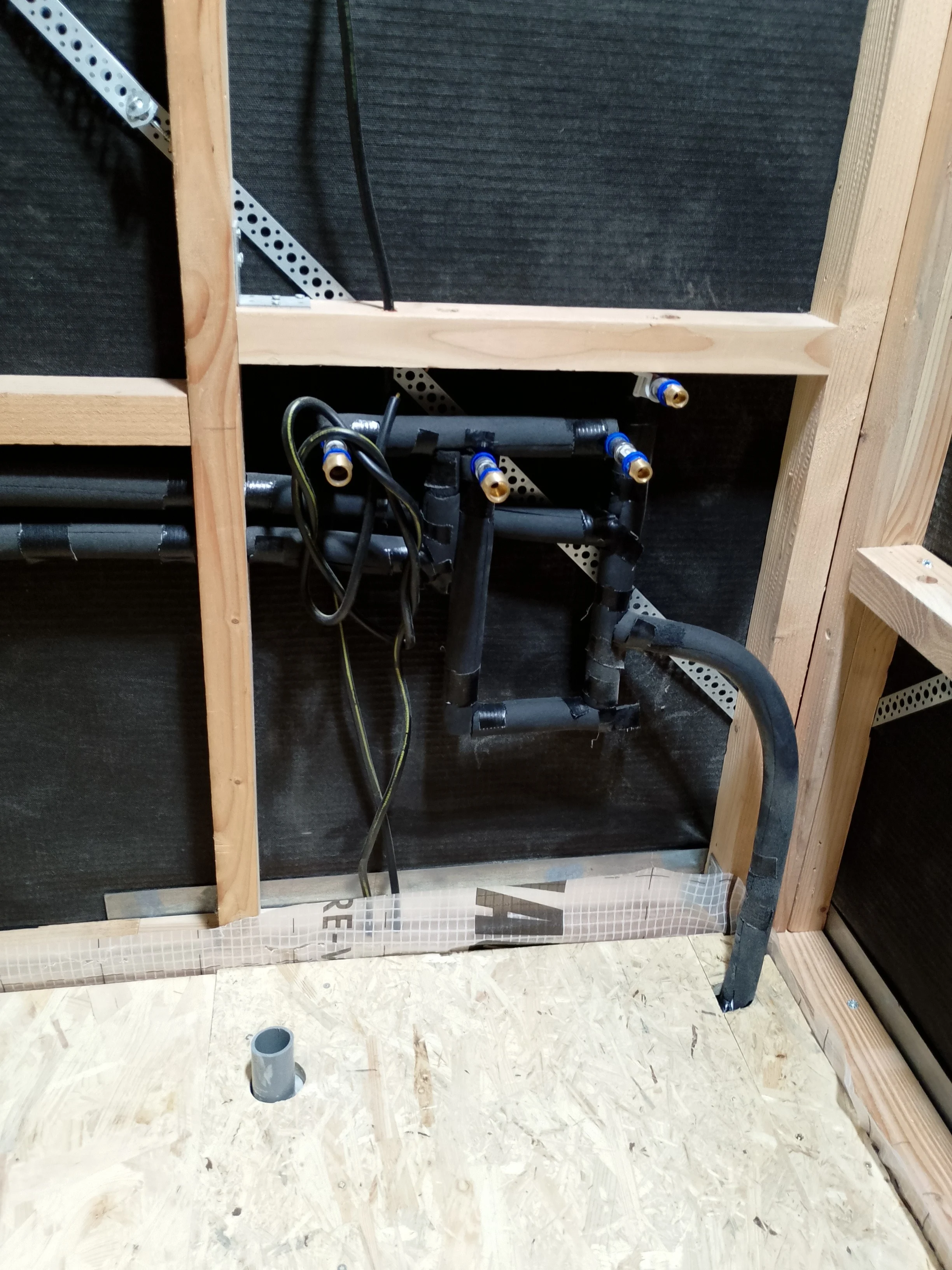 Ma petite maison roulante fabrication modele borealis 10 12 2025 pose sol osb sdb 02