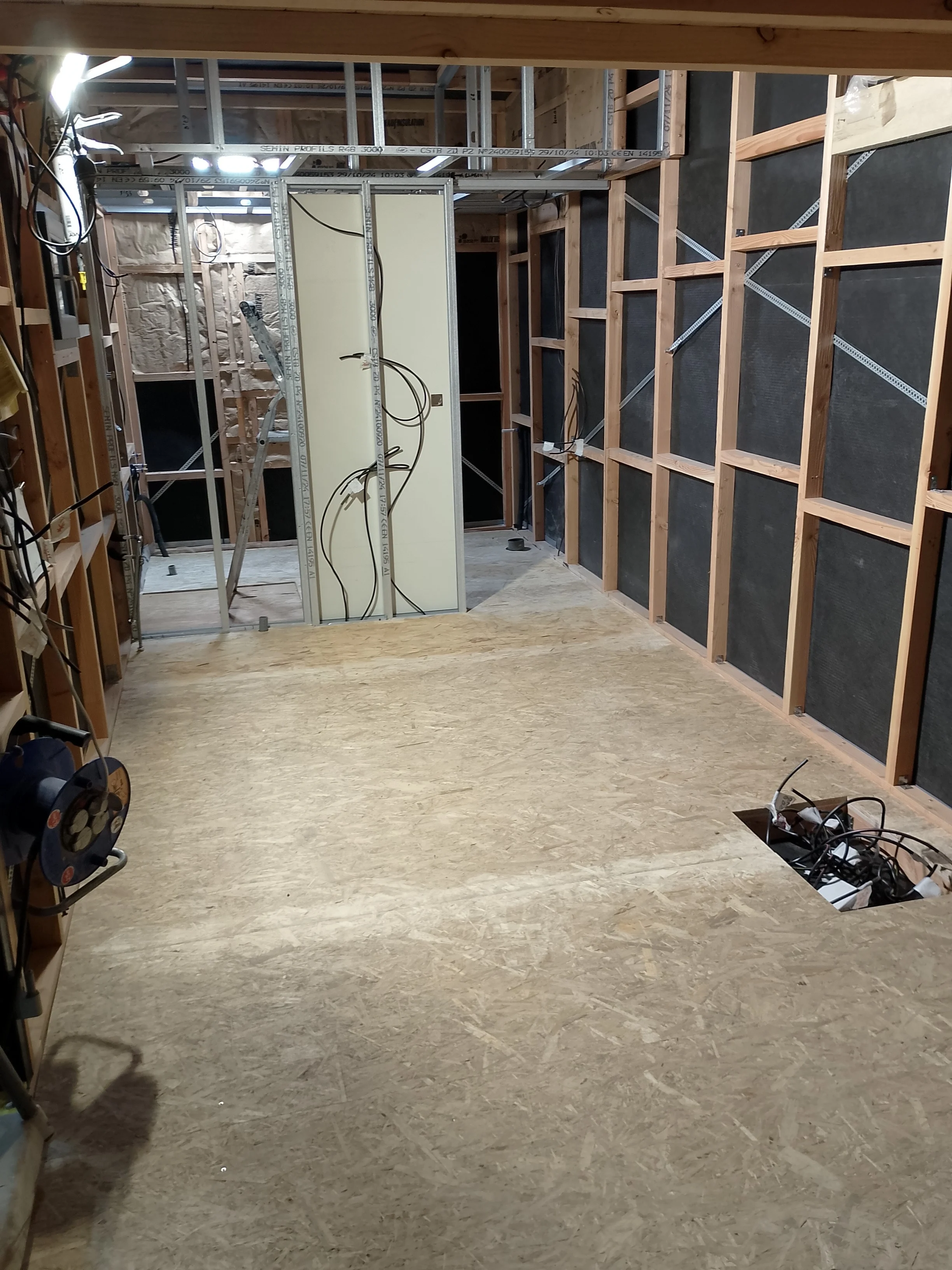 Ma petite maison roulante fabrication modele borealis 10 12 2025 pose sol osb sdb 03