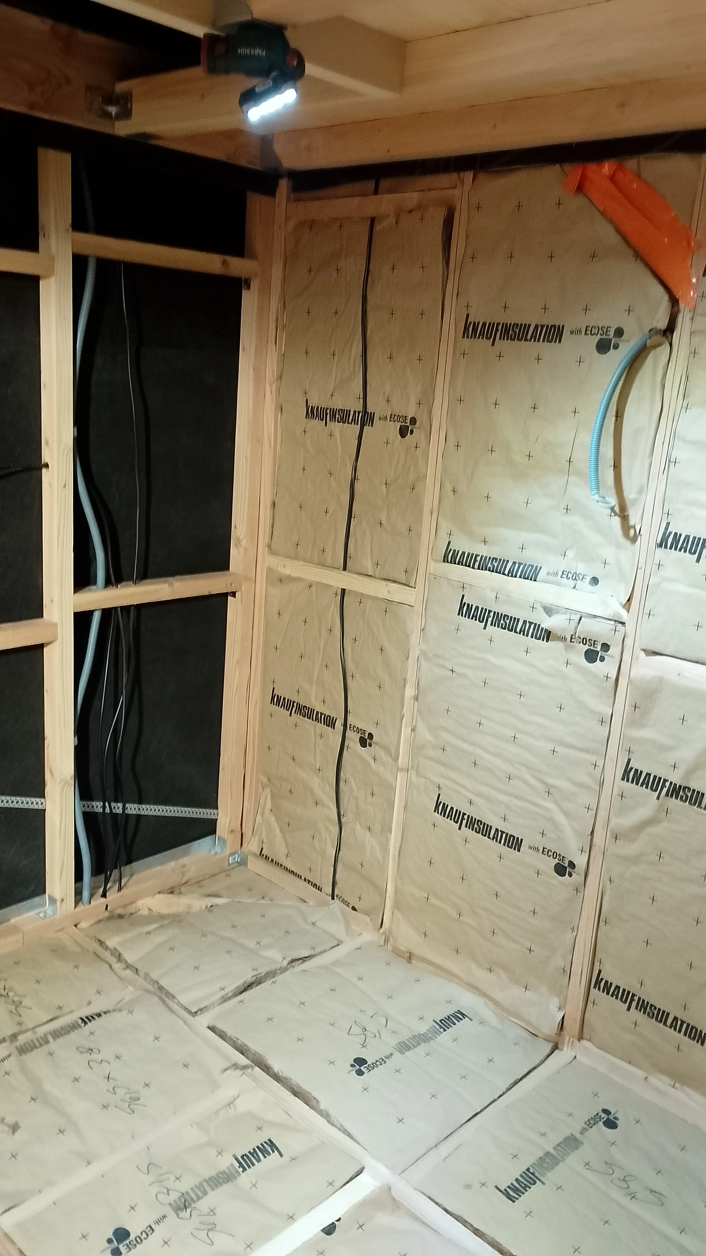 Ma petite maison roulante fabrication modele borealis 19 11 2025 isolant sol 01