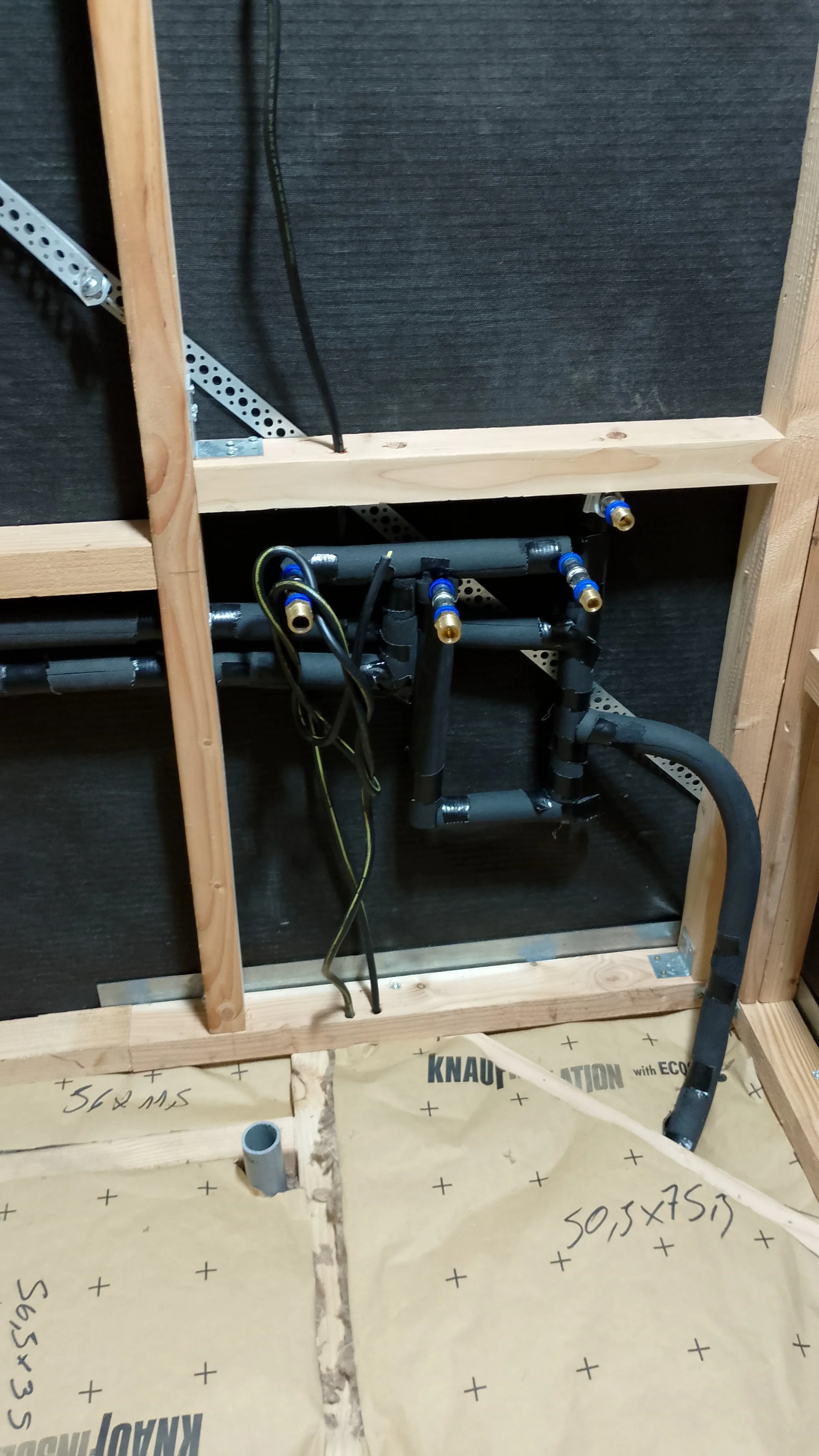 Ma petite maison roulante fabrication modele borealis 19 11 2025 reseau eau isolant sol 01