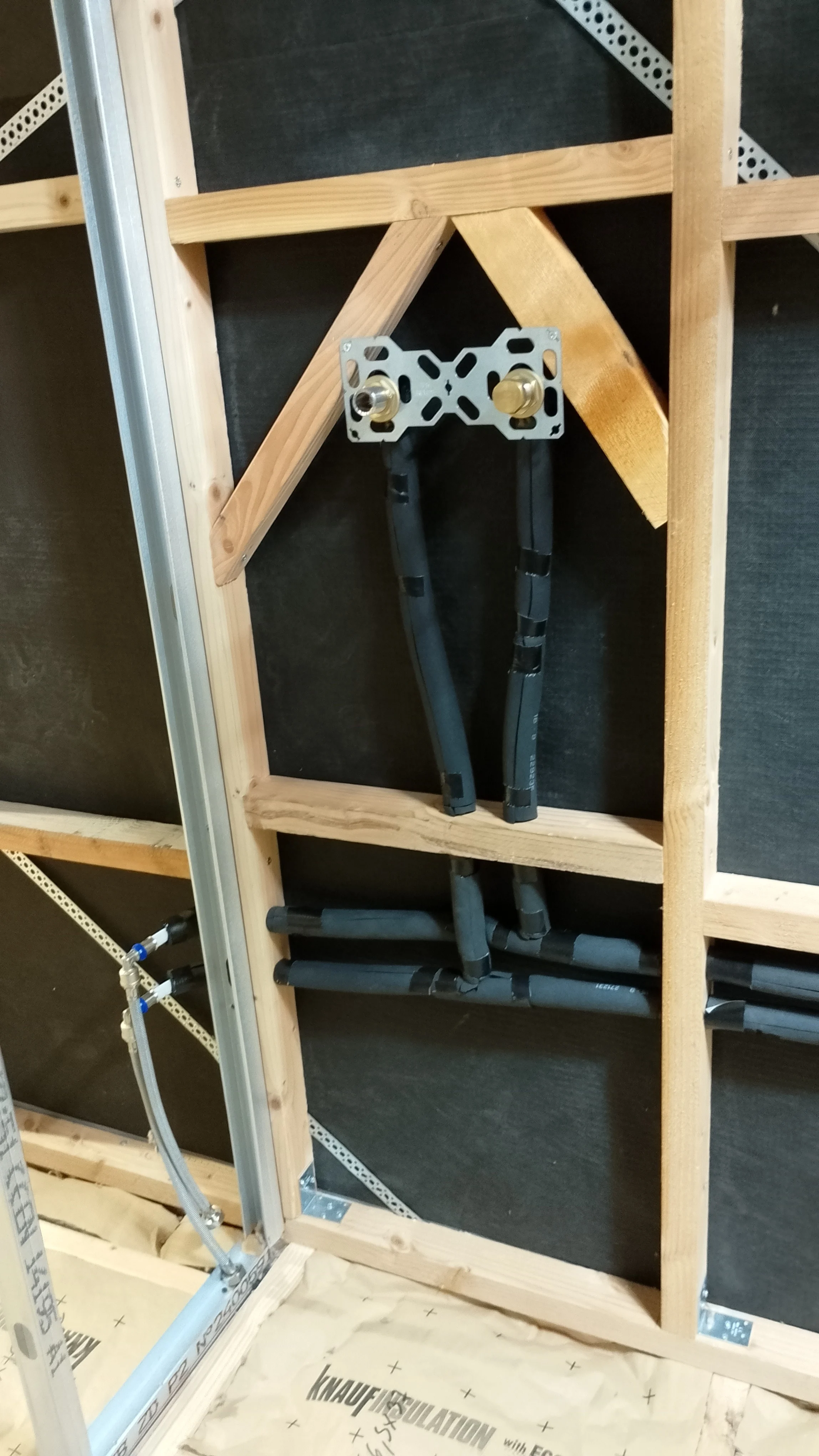 Ma petite maison roulante fabrication modele borealis 19 11 2025 reseau eau isolant sol 02