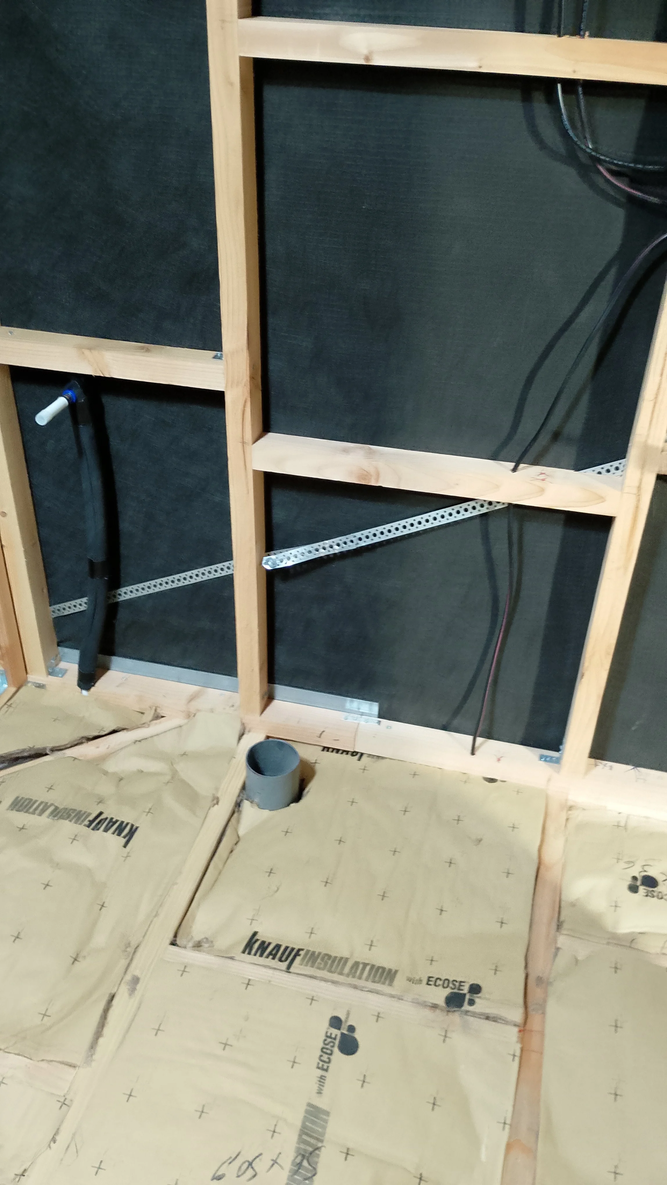 Ma petite maison roulante fabrication modele borealis 19 11 2025 reseau eau isolant sol 03