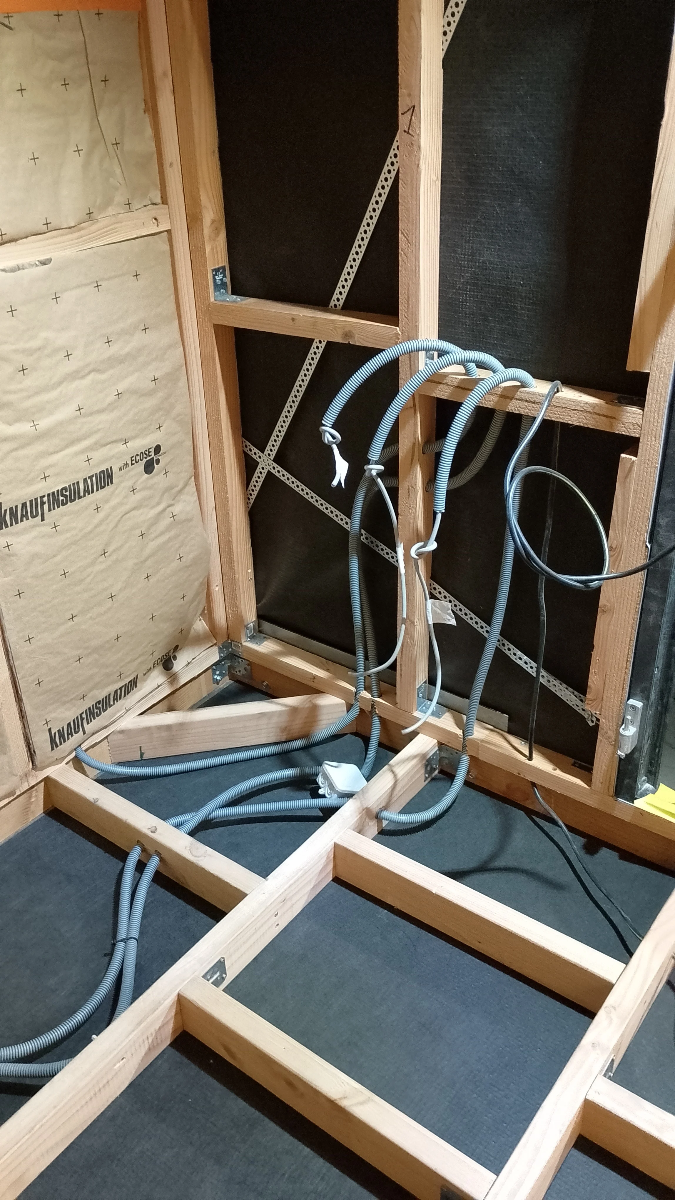 Ma petite maison roulante fabrication modele borealis 27 10 2025 reseau electrique 01